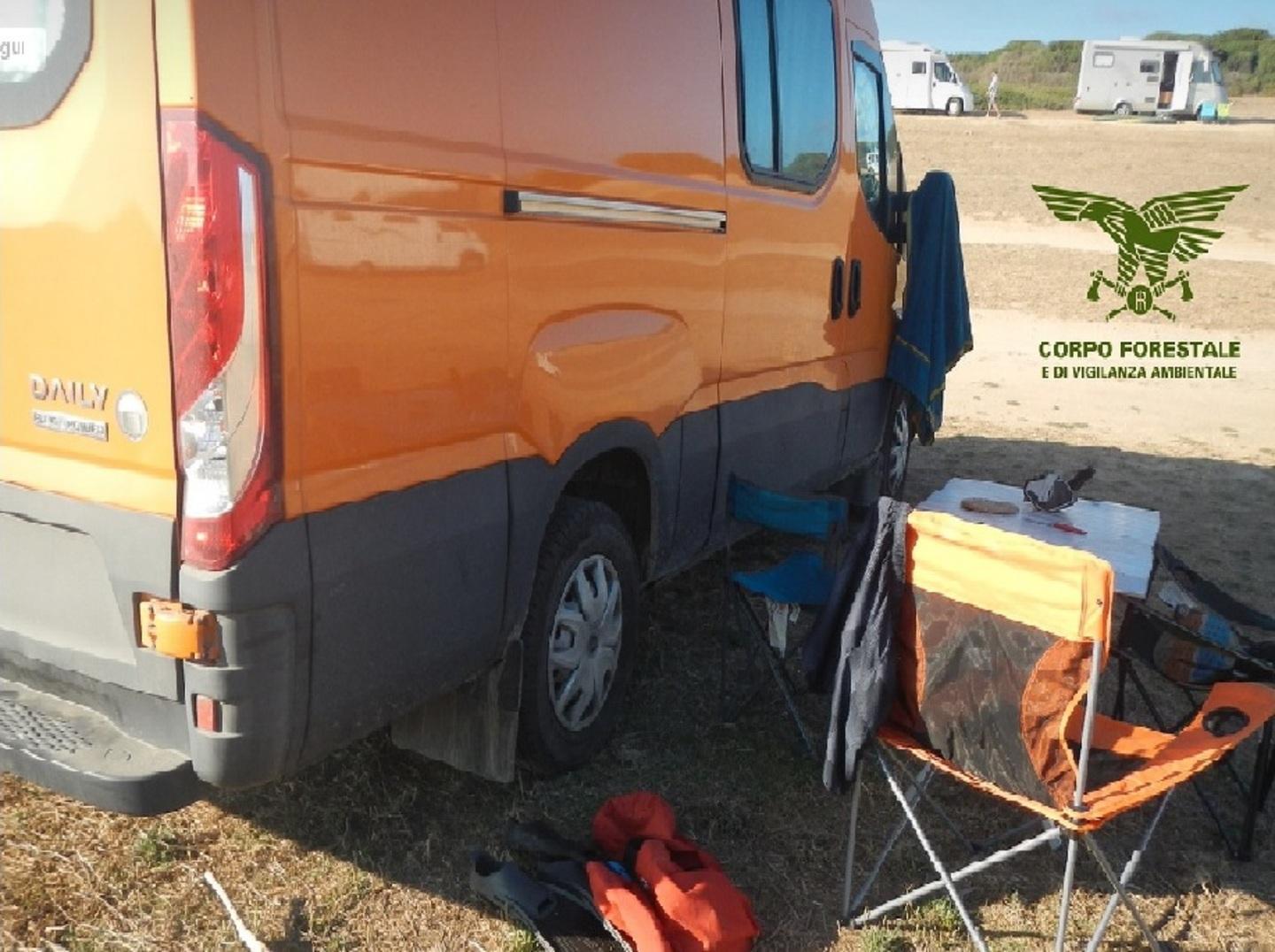 Camper e furgoni cacciati da Capo Mannu 