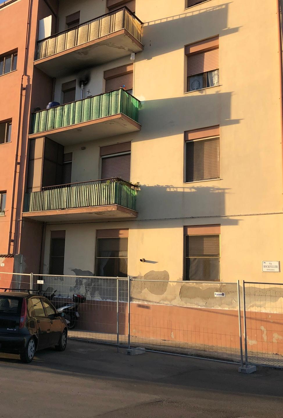 Via Rockefeller, nuove facciate nelle palazzine