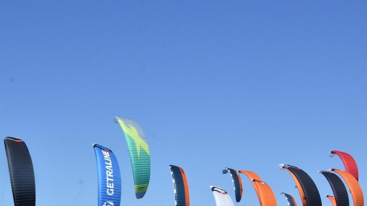 I campioni del kitesurf si sfidano a Torregrande 