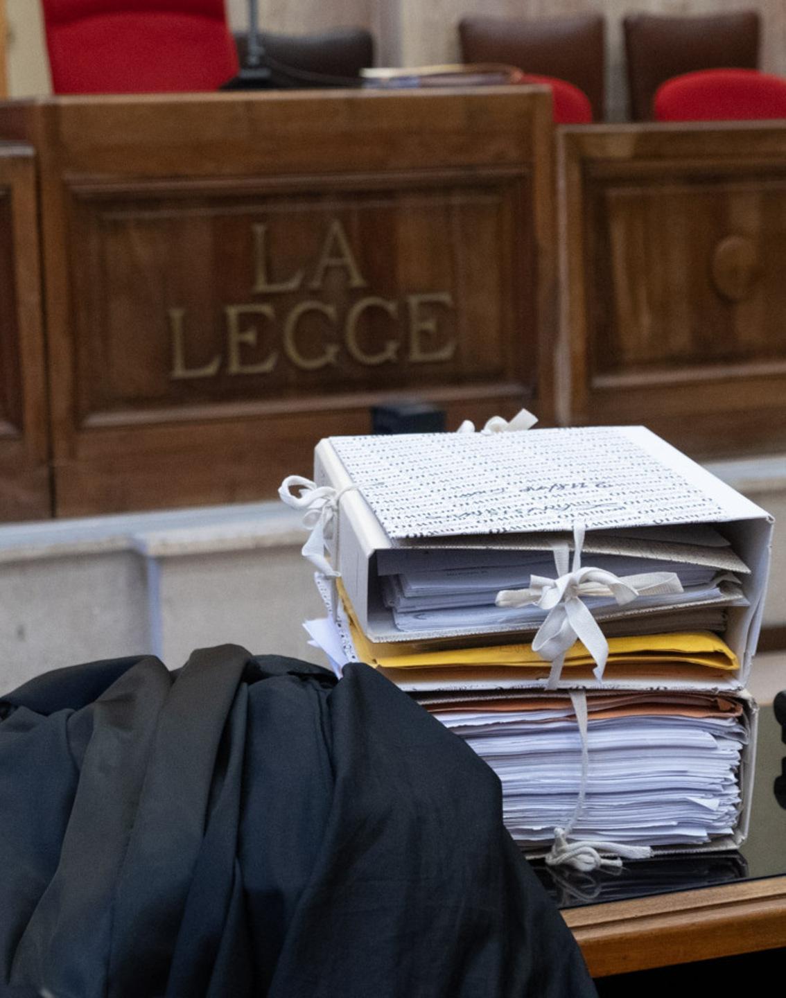 Le cure letali della Puddu in una sequenza di video 