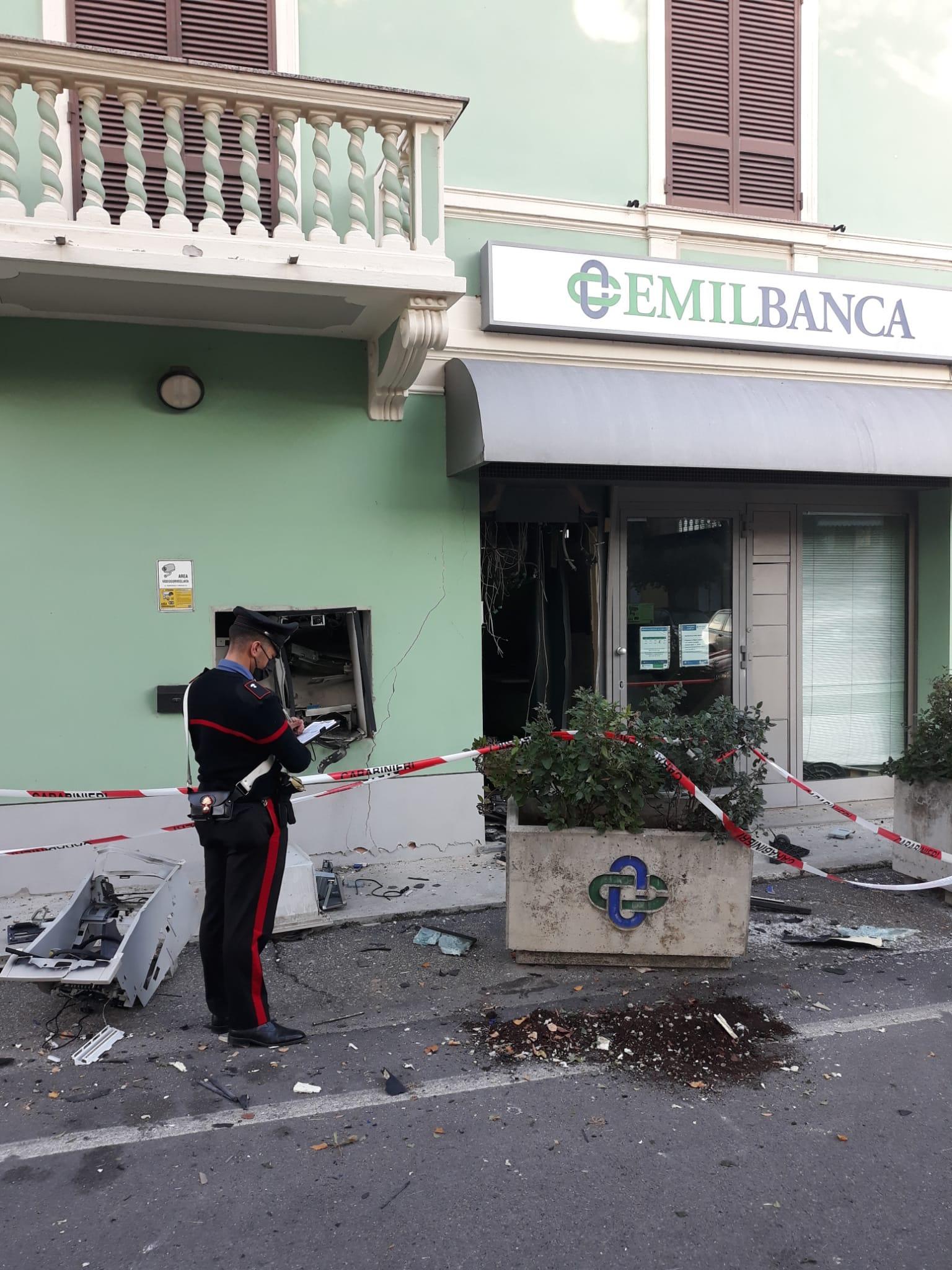 Il bancomat fatto esplodere a Lentigione