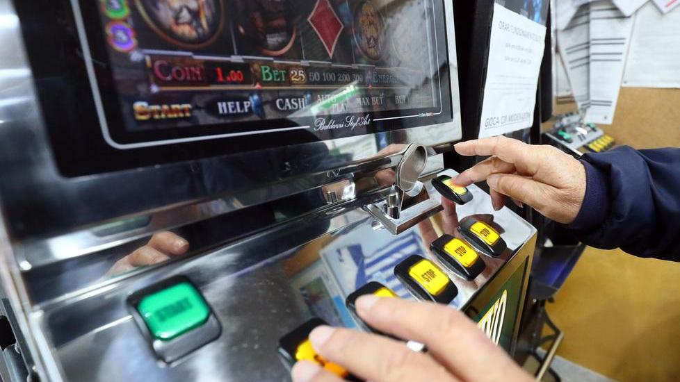 Casalgrande botte, minacce ed estorsioni ai genitori per il vizio del gioco Gazzetta di Reggio Casalgrande botte, minacce ed estorsioni ai genitori per il vizio del gioco Gazzetta di Reggio