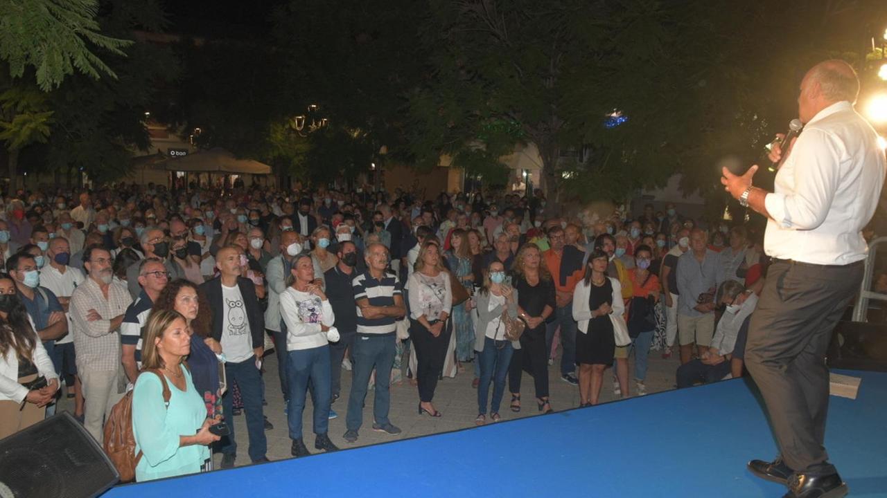 Comunali a Olbia, Navone in piazza: «Andiamo a vincere insieme»