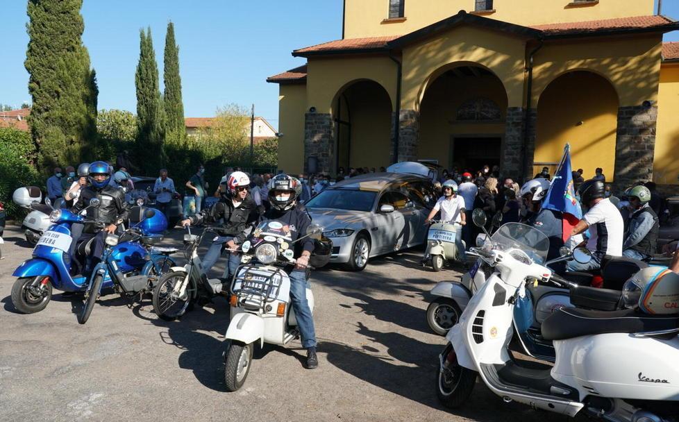 Tanta commozione e il rombo delle Vespe per Ilo Lorenzetti