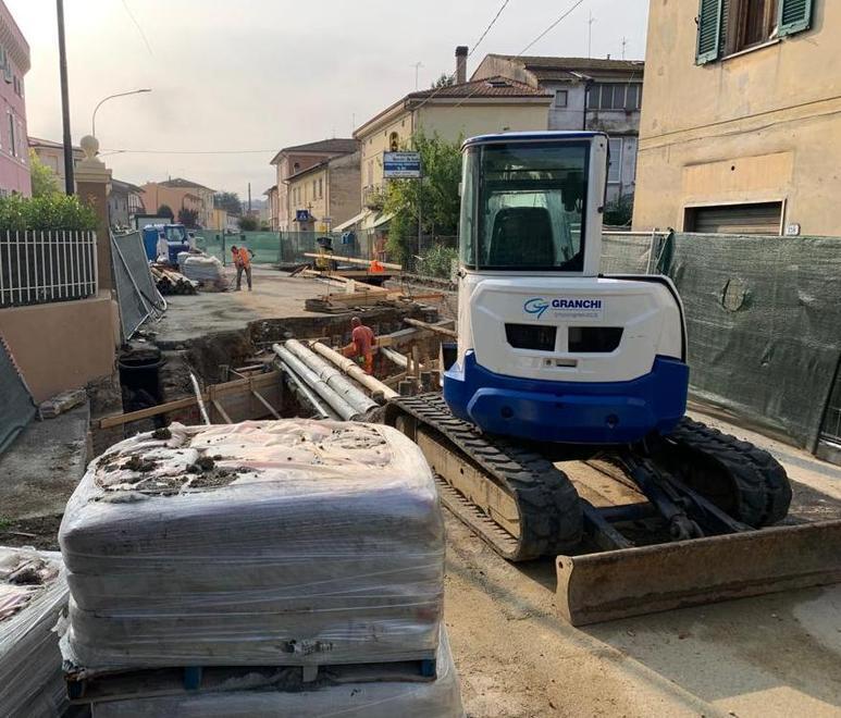 Un’altra proroga per il maxi cantiere: «Basta con i tir che ignorano il divieto» 