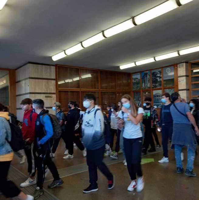 Deraglia un carrello Ferrovia bloccata 4 ore e bus al posto dei treni