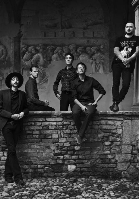 Invito al “Gala in Nero” con i Julie’s Haircut tra psichedelia, elettronica e rock 