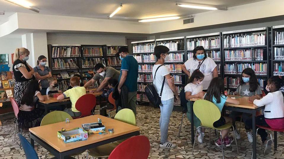 Modena. Si gioca a videogame tra i libri Alla Crocetta la biblioteca del futuro
