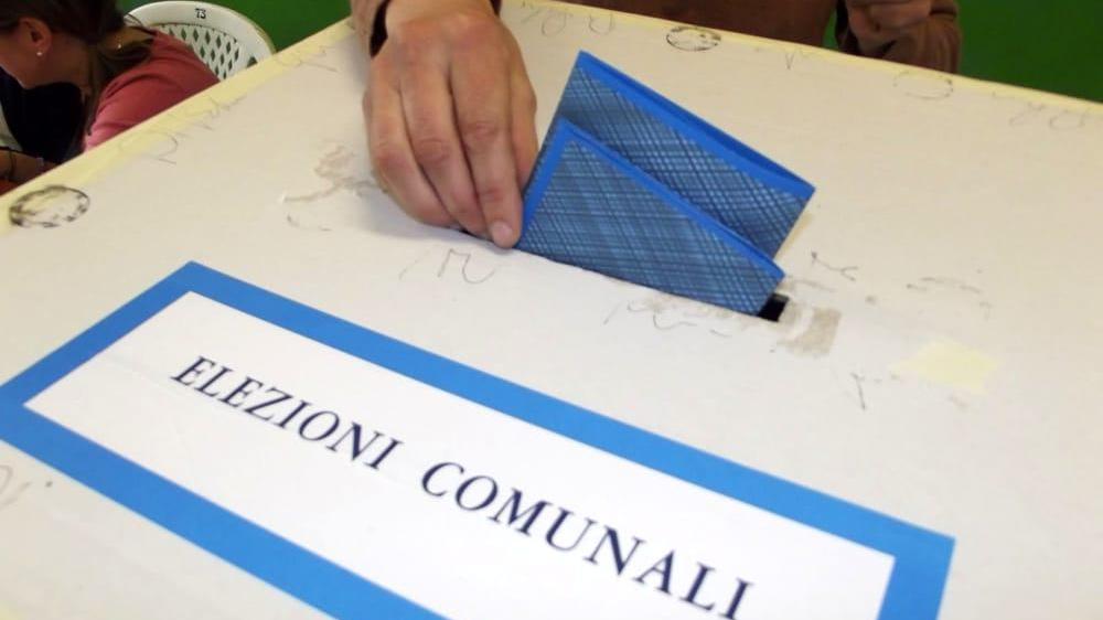 Oltre 56mila ferraresi al voto oggi e domani per cinque Comuni