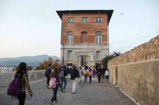 La cisterna funziona, la campanella torna a suonare anche ai licei del Grigolo 