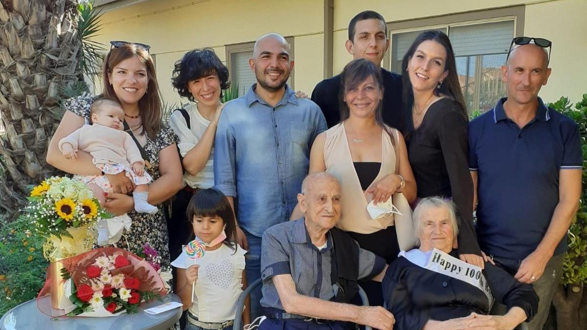 Pierina Sanna con la sua bella famiglia