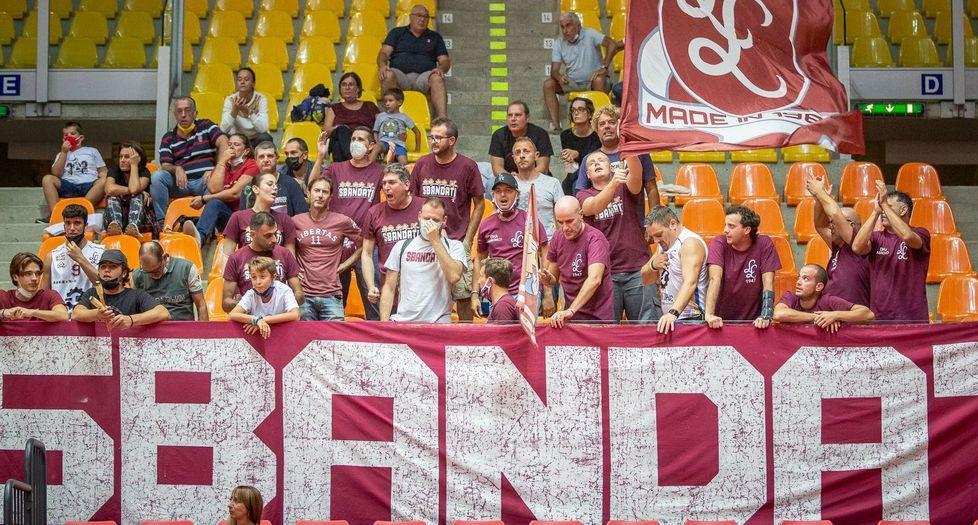 La Libertas stecca all'esordio: la squadra di Fantozzi affonda contro gli Knights di Legnano