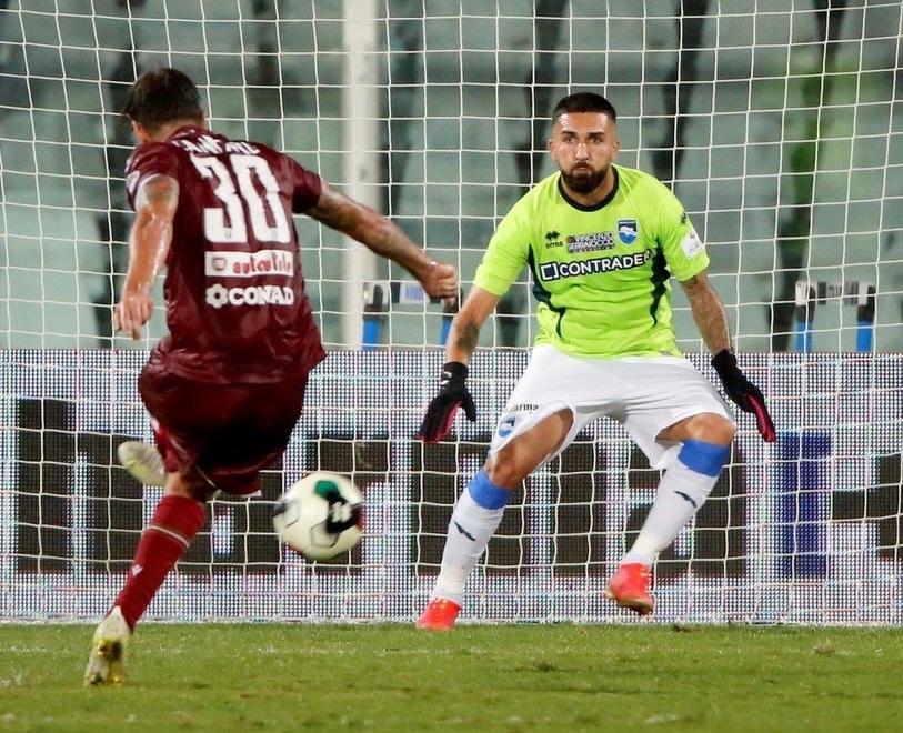 La Reggiana non si arrende mai: batte il Pescara e resta in testa 