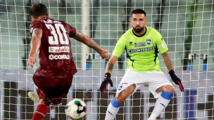 La Reggiana non si arrende mai: batte il Pescara e resta in testa