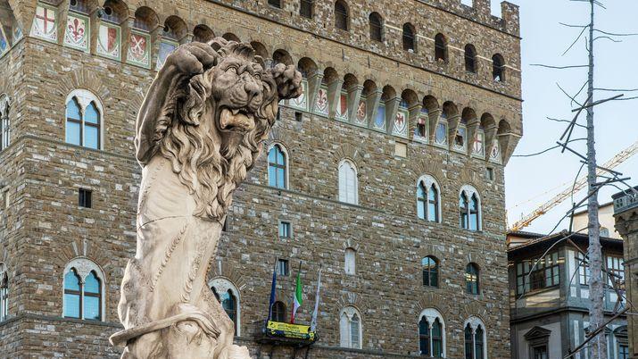Le creazioni di Vezzoli in dialogo fra antico e contemporaneo