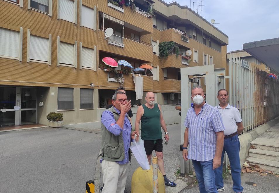 «Al villaggio Centofiori caos e poche regole, il Comune intervenga» 