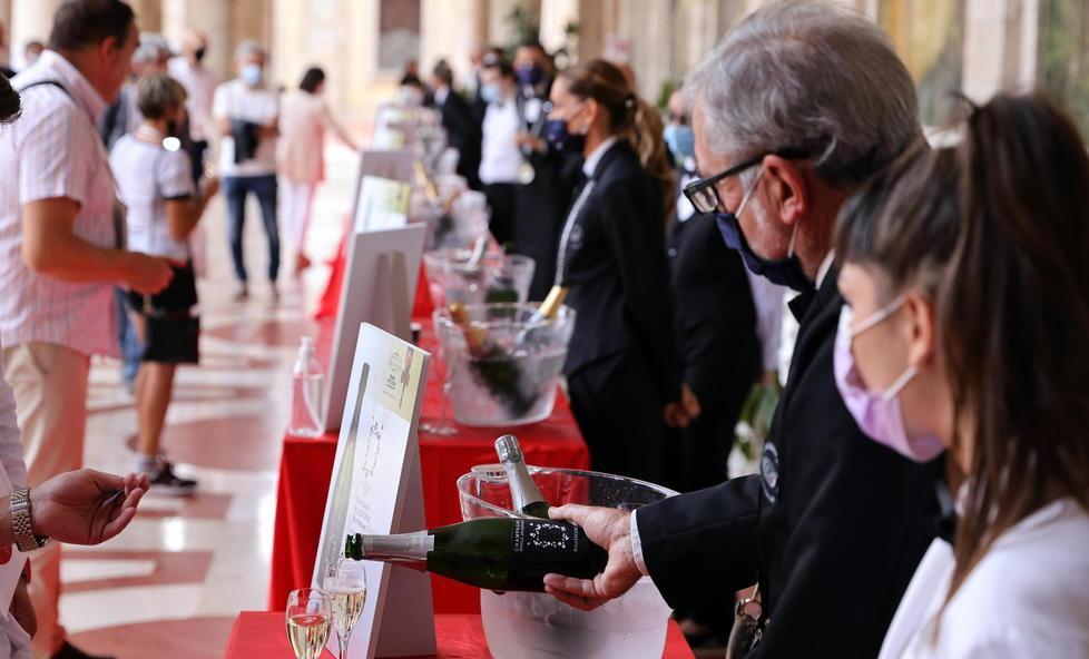 Lo “Champagne per tutti” riempie il tempio dell’acqua