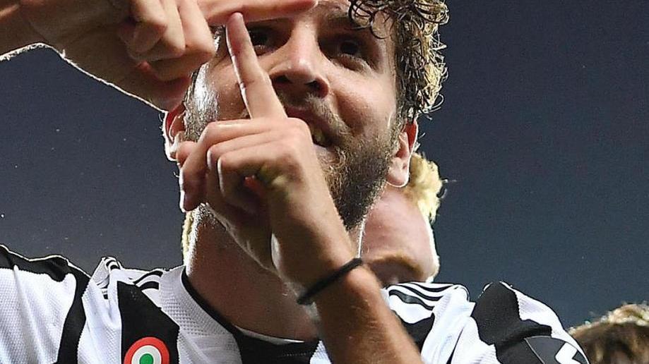 Locatelli nel finale colora il derby di bianconero