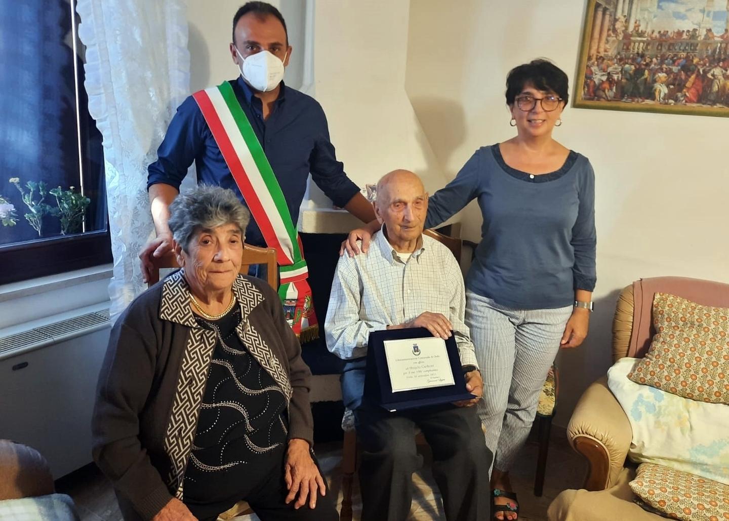  Angelo Carboni, 100 candeline: è il quarto centenario del paese