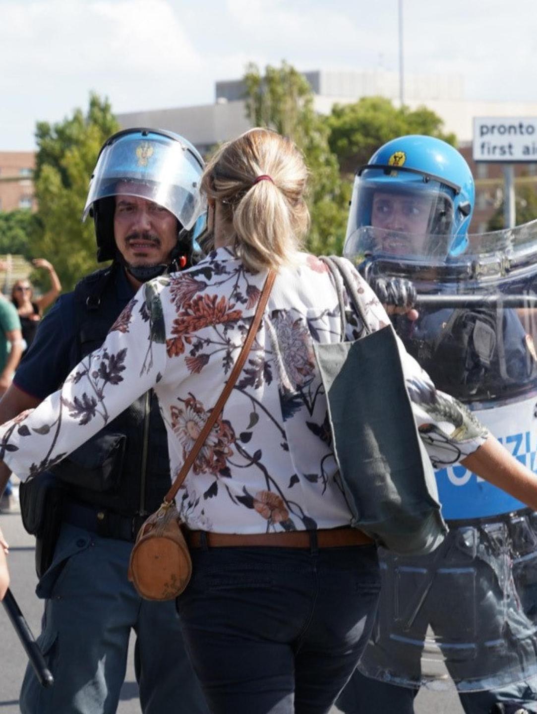 La protesta delle donne di Alitalia 