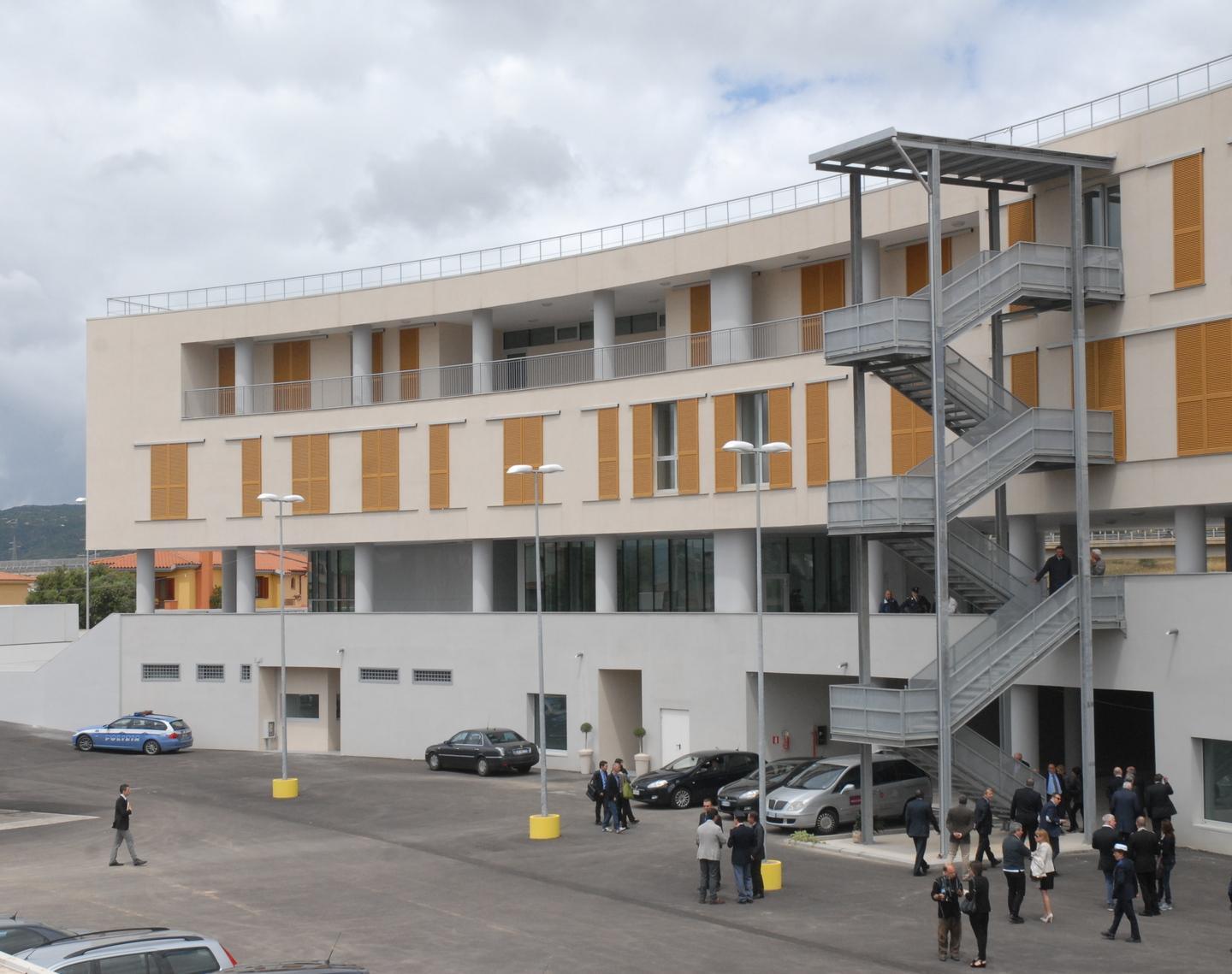 Vicino alla scuola 90 chili di droga 