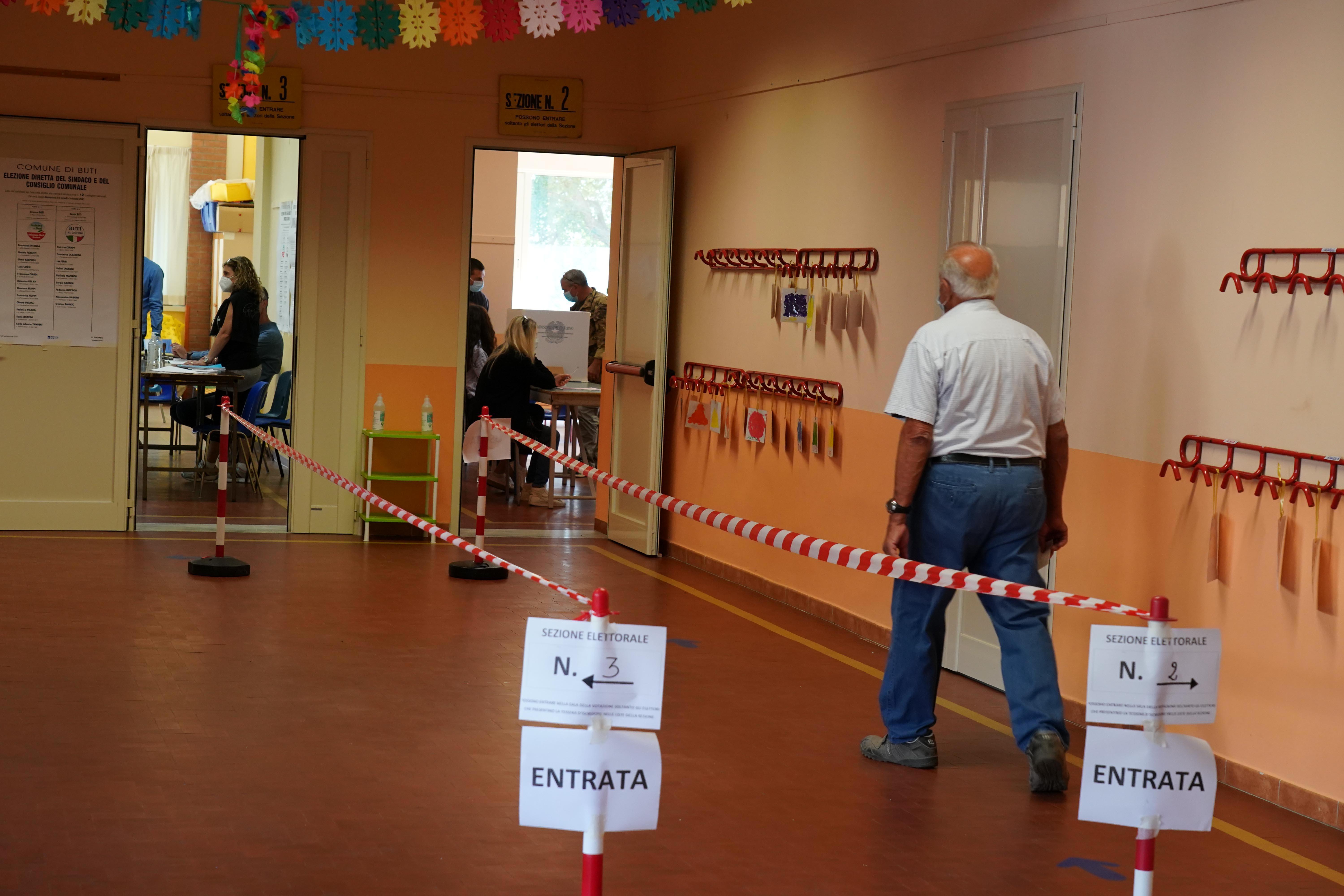 Il voto: affluenza al 42,21 per cento nella sfida tra le Buti a Buti 