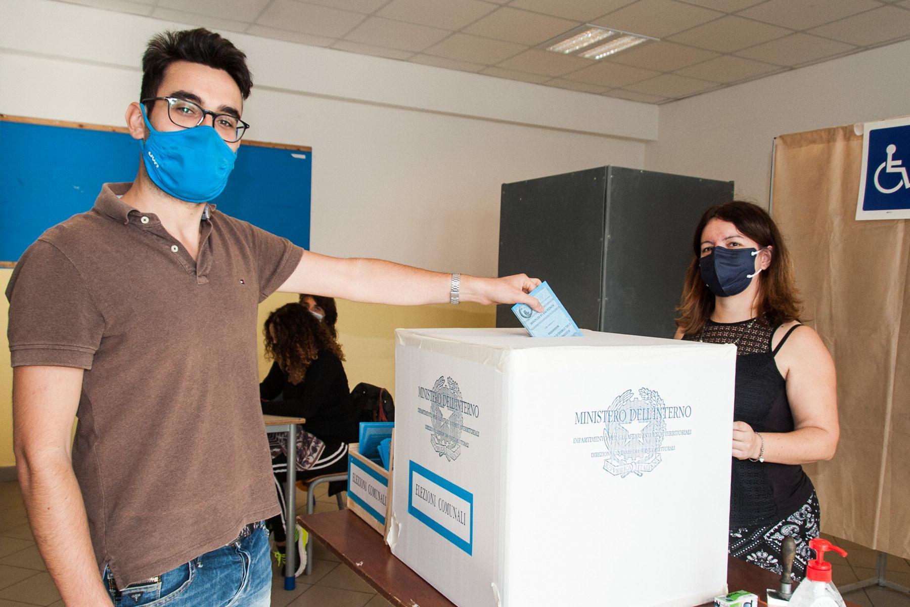 Elezioni comunali, affluenza bassa a Massarosa e Seravezza