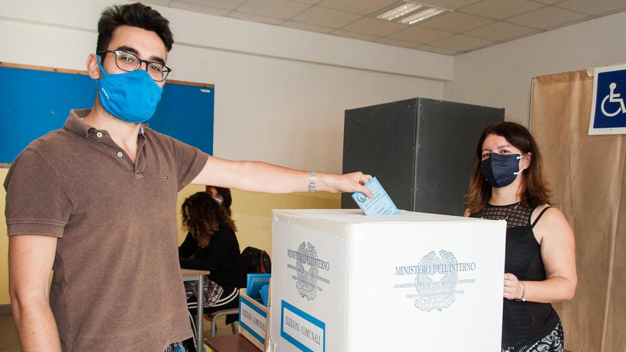 Elezioni comunali, affluenza bassa a Massarosa e Seravezza