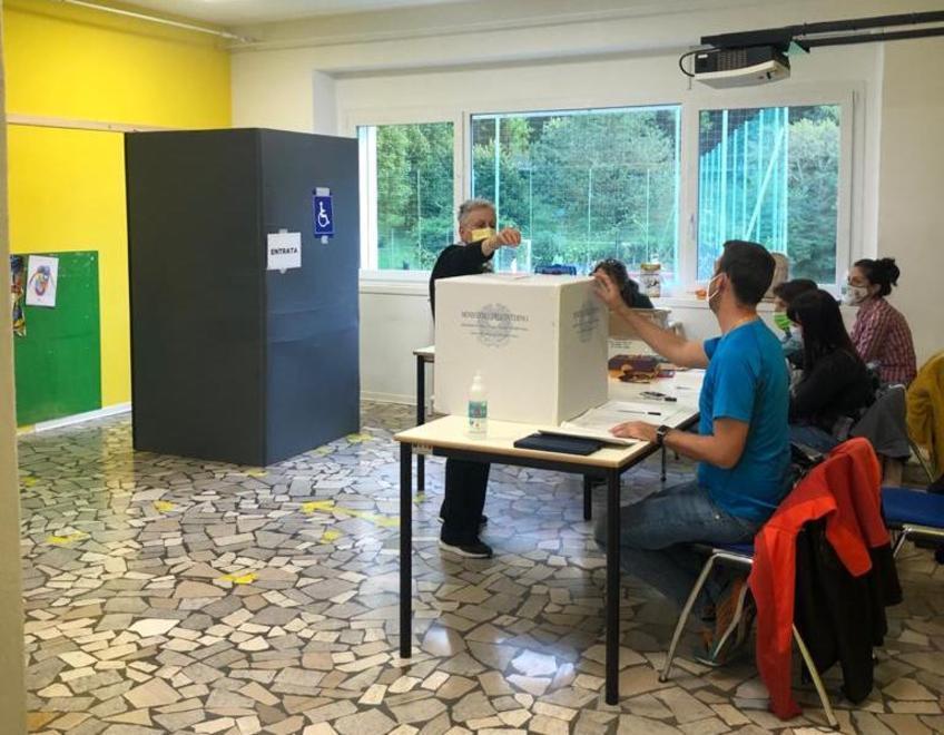 In tanti alle urne Ha già votato oltre il 50 per cento degli elettori 