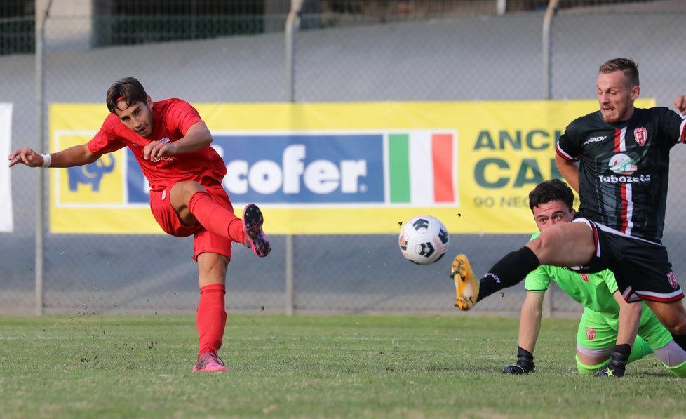 Il Carpi in dieci sfiora il colpaccio contro il Forlì 