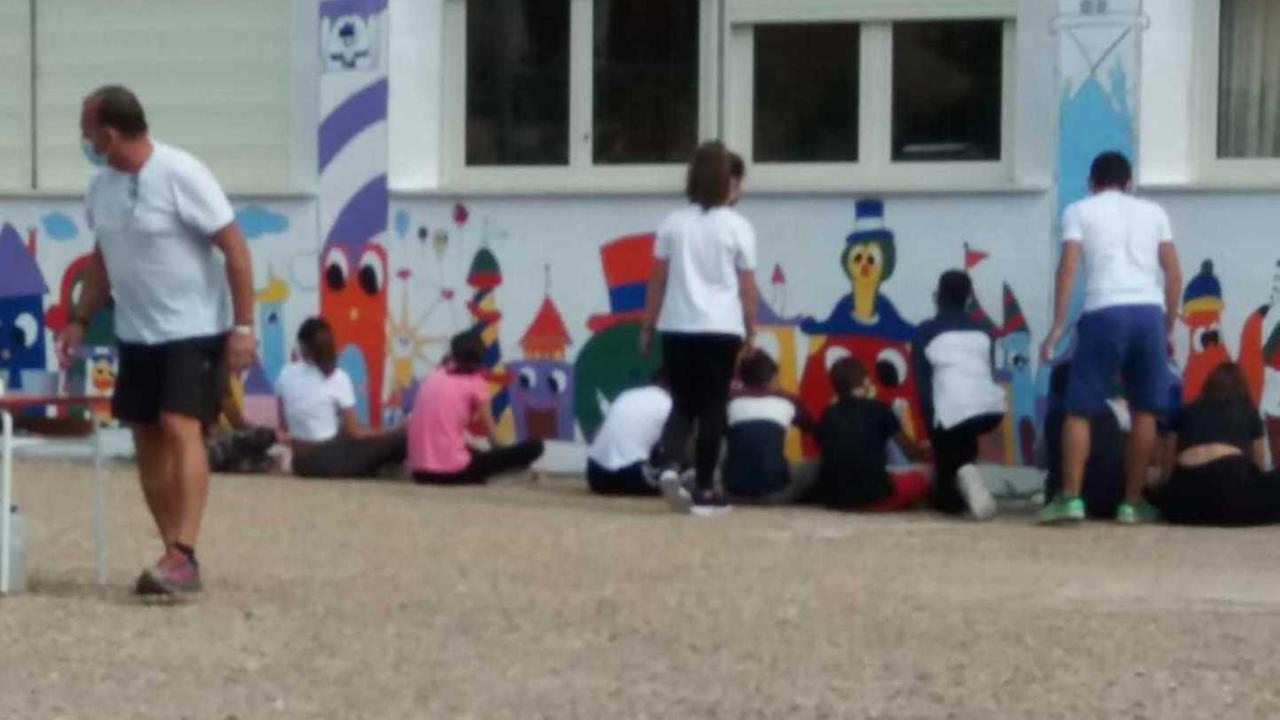 Un murale lungo 22 metri sulla scuola