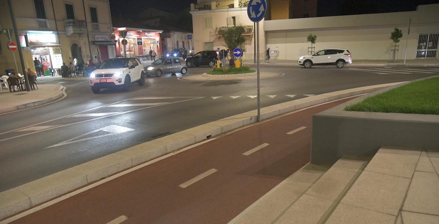 Olbia, cerca di difendere l’amico e la baby gang lo pesta 