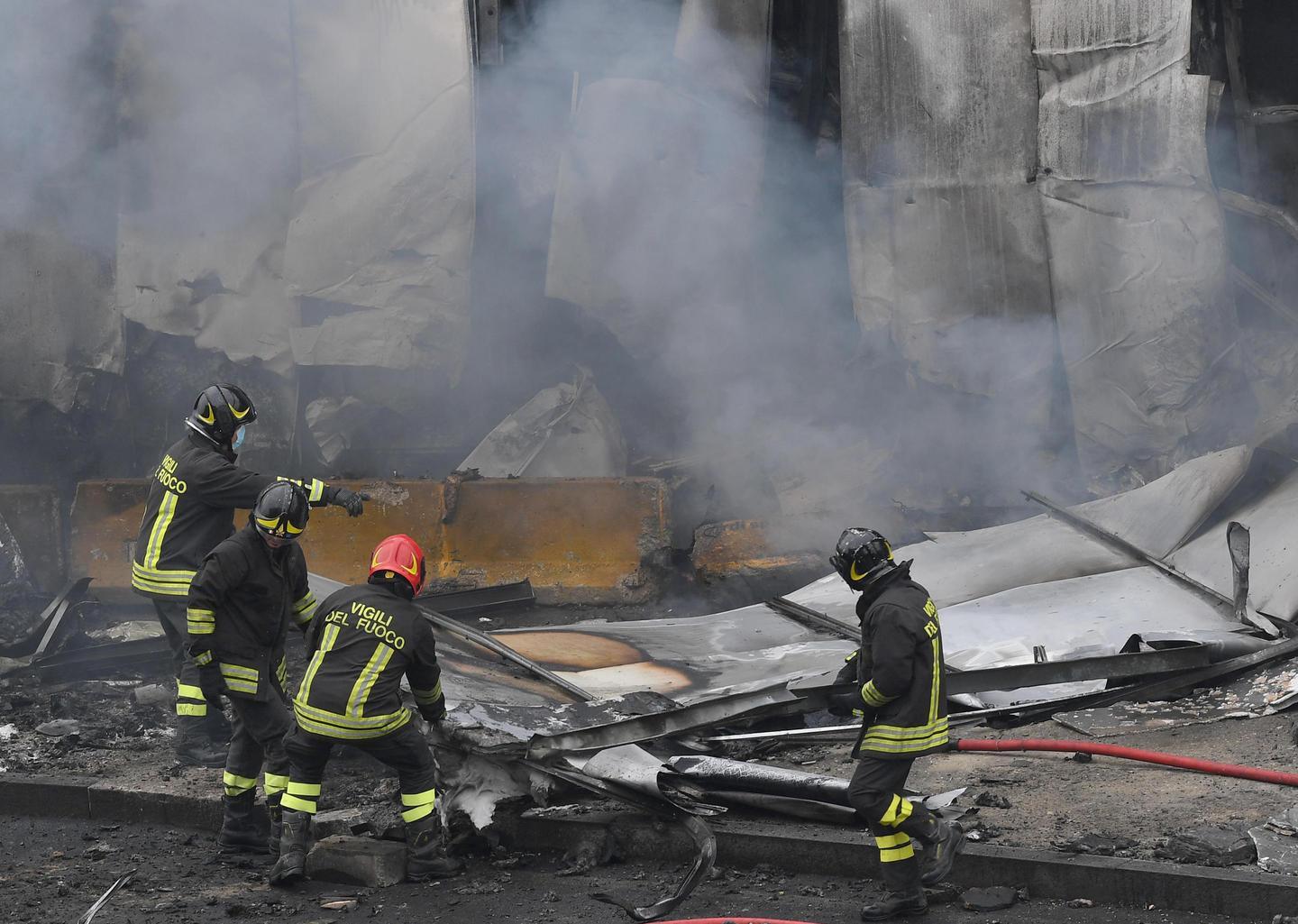 [EMPTYTAG]Aereo contro una palazzina: otto morti 