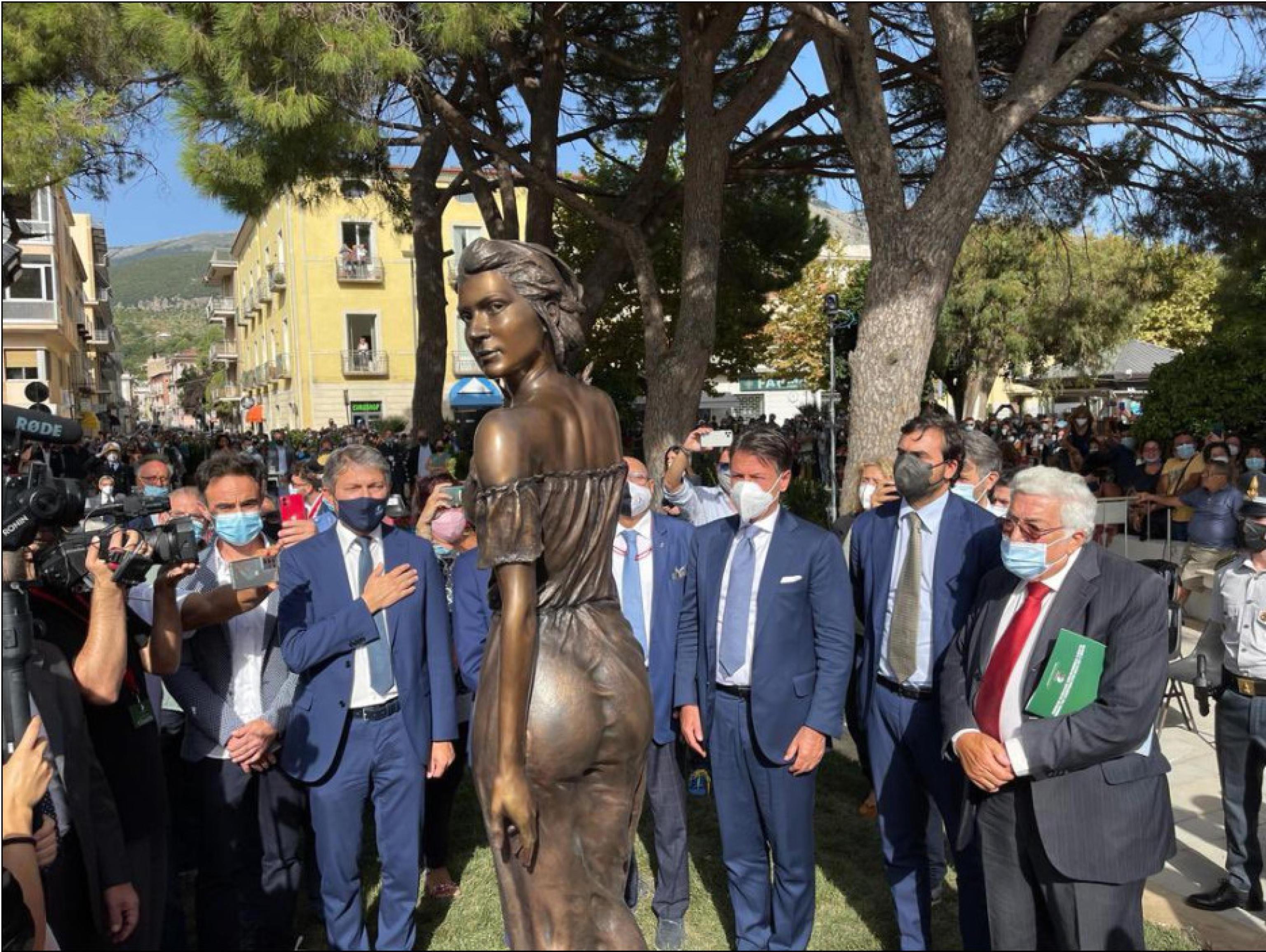 Oltre la Spigolatrice: hanno ancora un senso le statue celebrative?