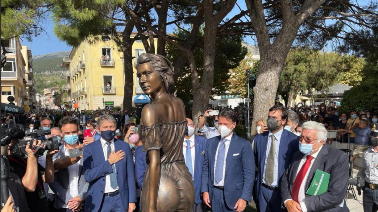 Oltre la Spigolatrice: hanno ancora un senso le statue celebrative?