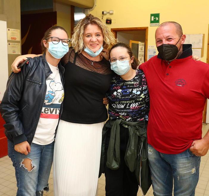 Lisa Amidei festeggia la vittoria con i familiari