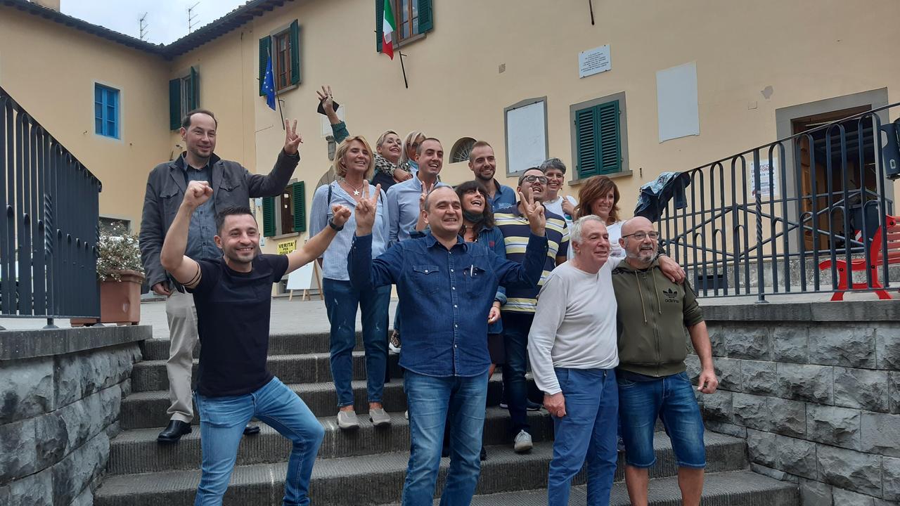 L’esultanza dei sostenitori di Edoardo Prestanti