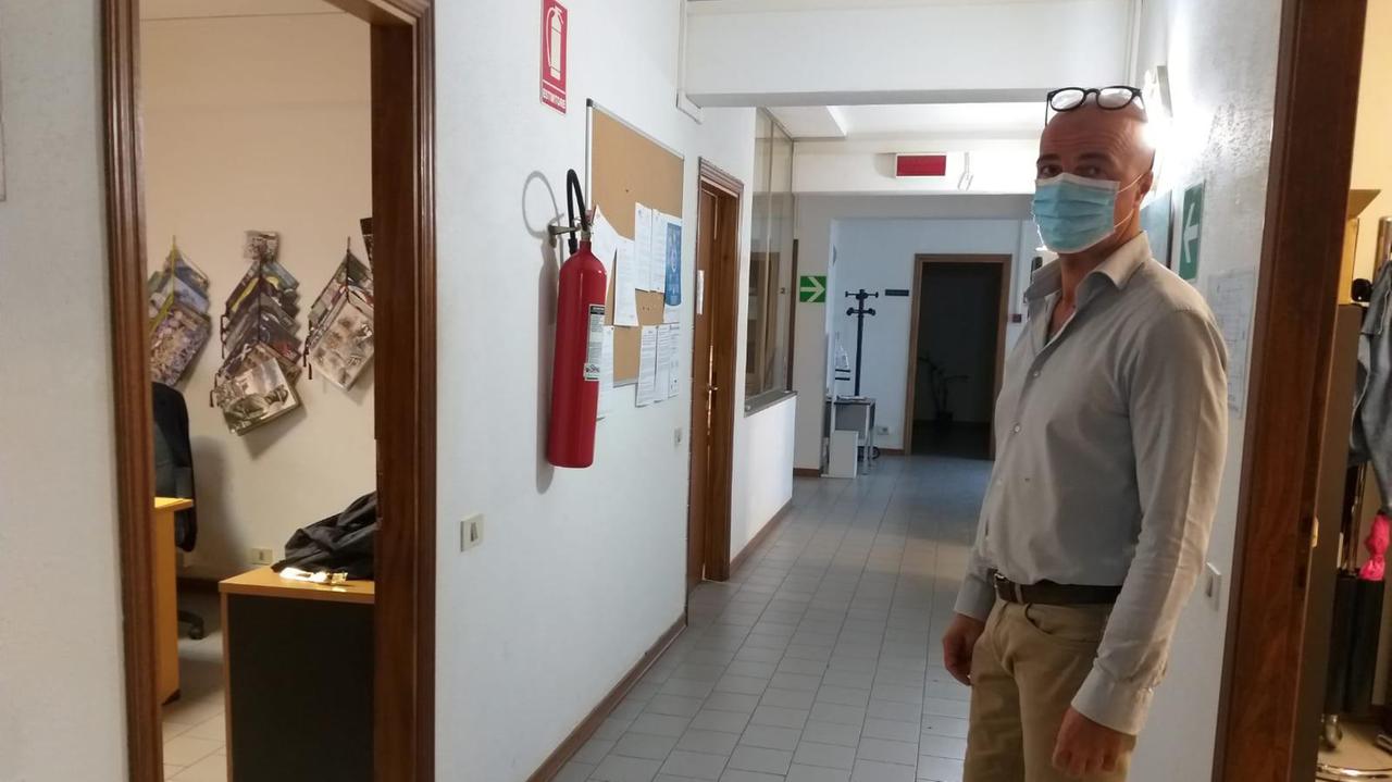 L'imprenditore Simone Fedi all'interno dell'azienda presa di mira dai ladri