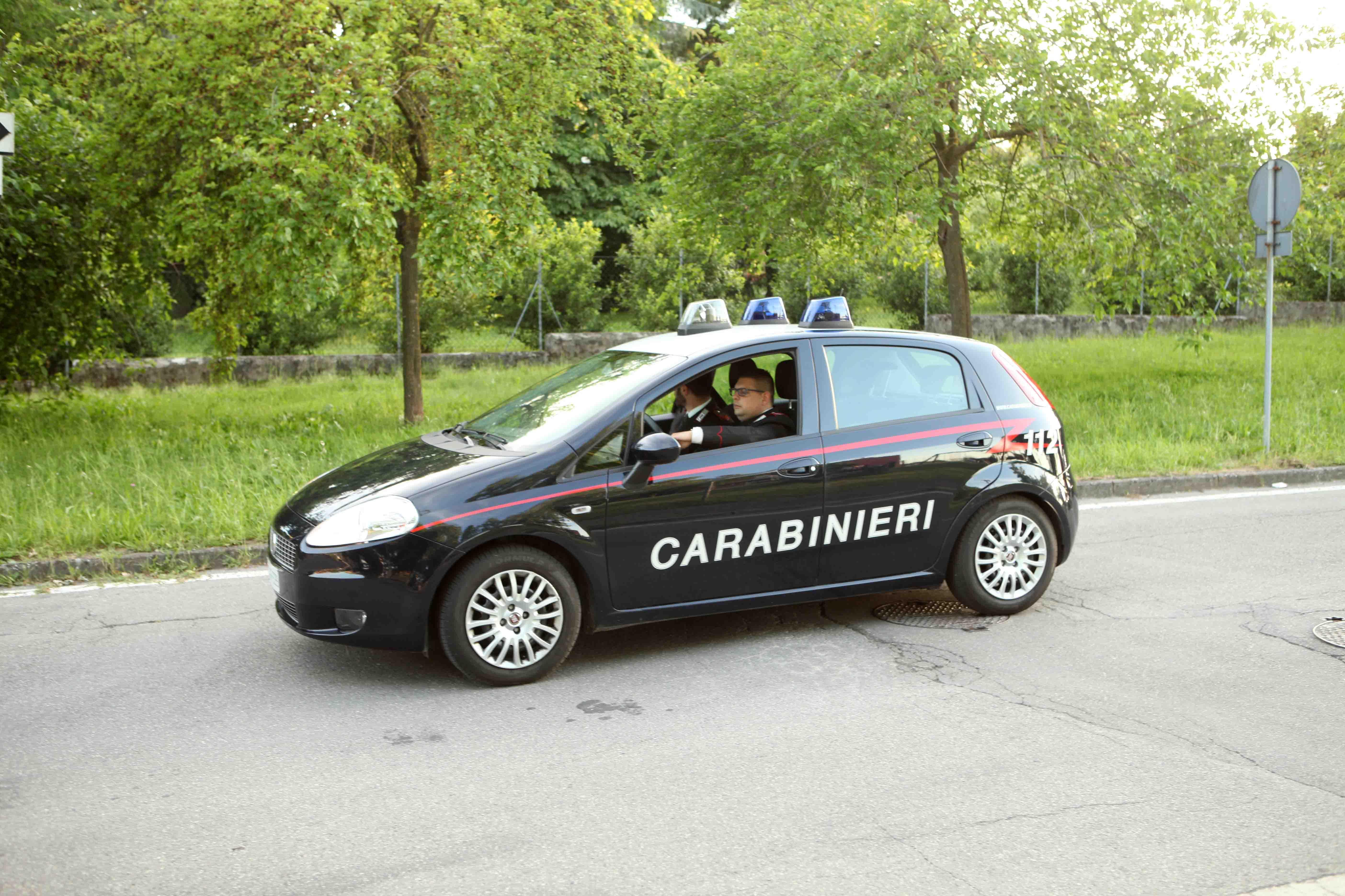 Gestisce negozio di computer e si appropria di 76mila euro: denunciato bibbianese