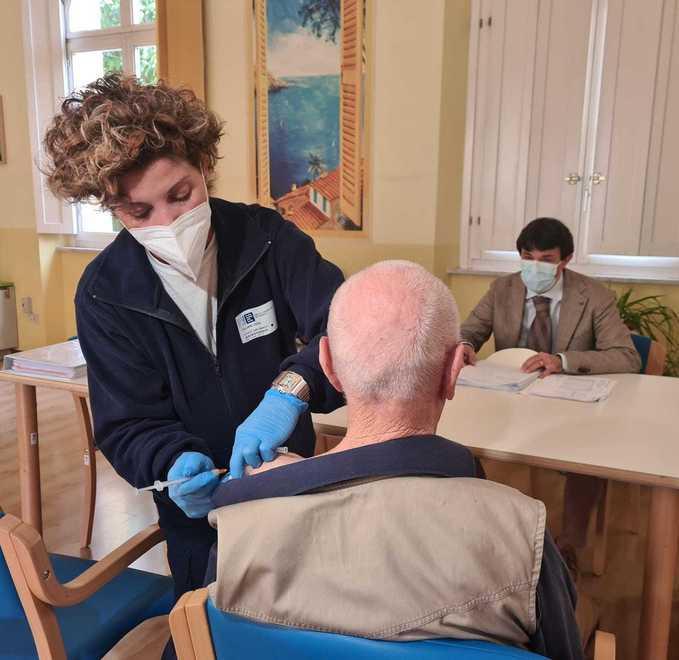 Rsa, al via la terza dose per gli ospiti e il personale