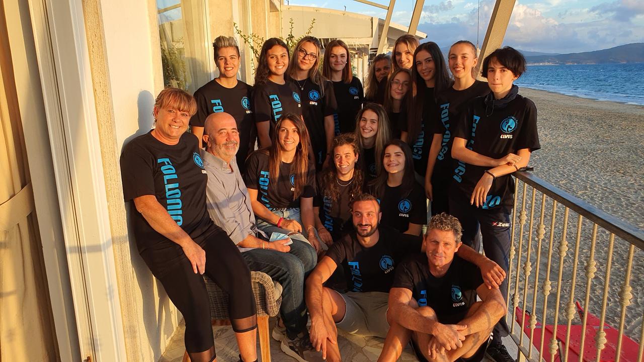 Squadra e staff della Pallavolo Follonica, che affronterà il campionato di Serie C