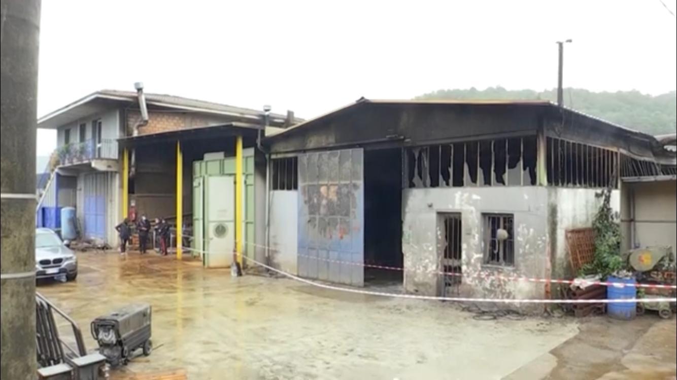 Il capannone della MetalVer di Pieve Fosciana distrutto da un incendio