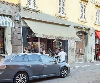 Finale. Rapina negozio di caffè “Clyde” incastrato dalle impronte digitali 