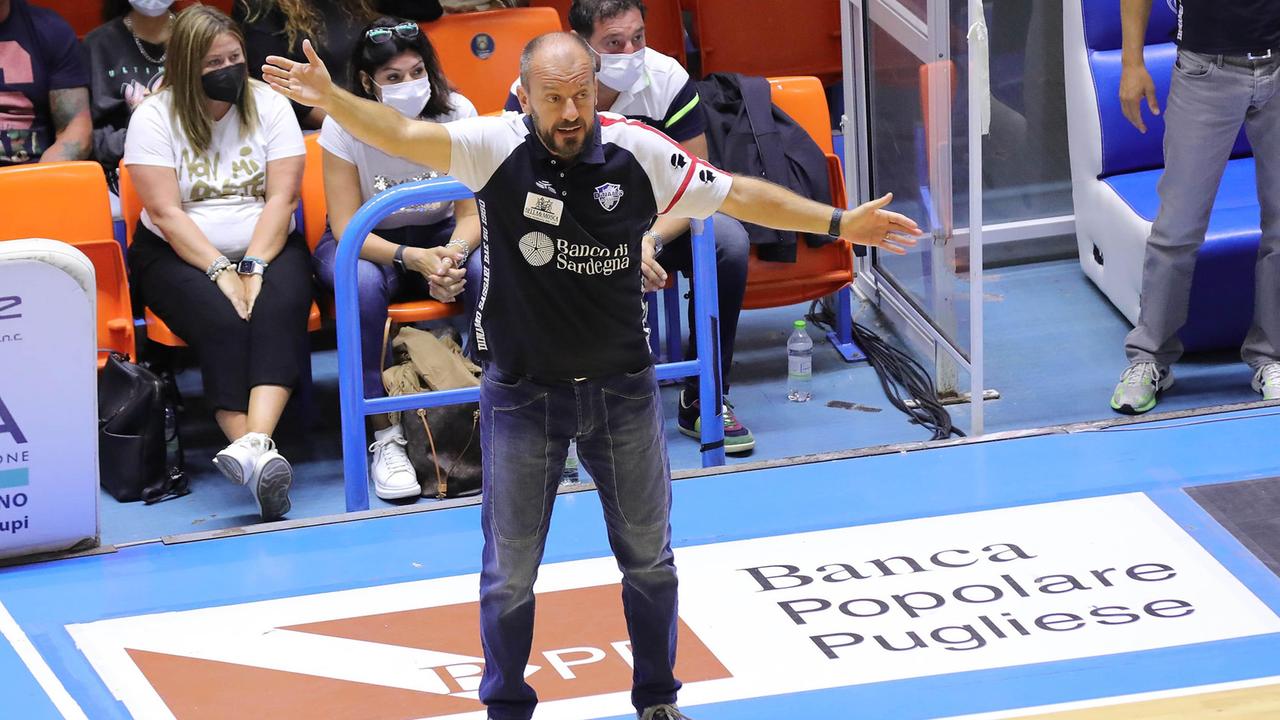 Coach Demis Cavina