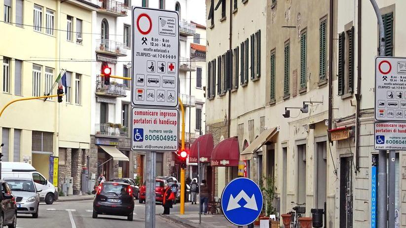 Riapre a tempo pieno il varco di San Vitale