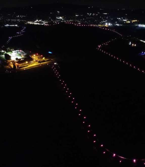 L’aeroporto si illumina di rosa per la Lilt