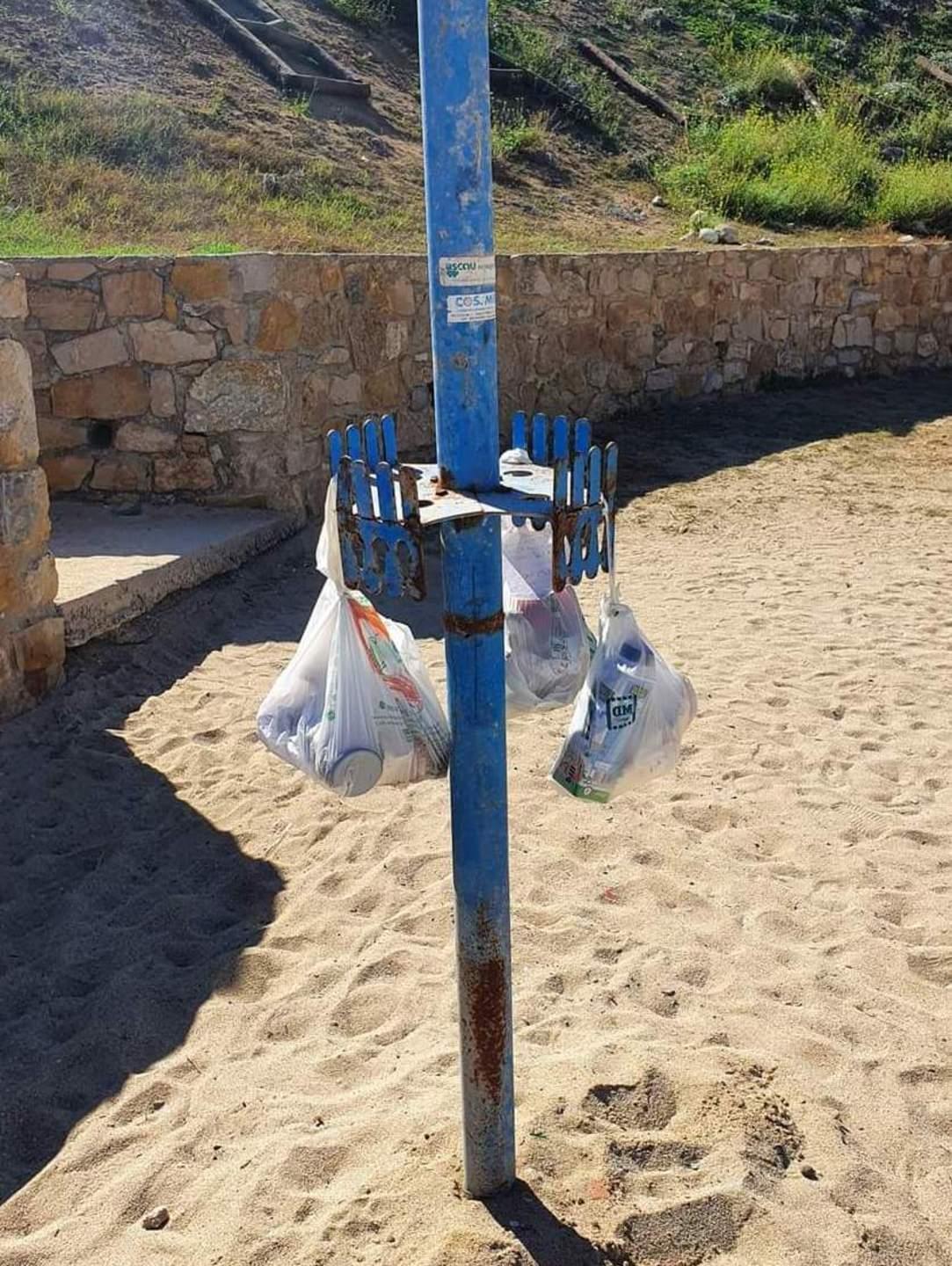 Spiagge affollate ma mancano i cestini 