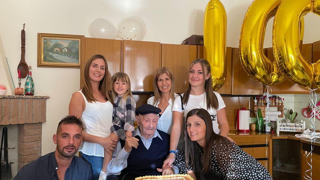 Efisio Boi neo centenario di Dolianova: super festa in famiglia