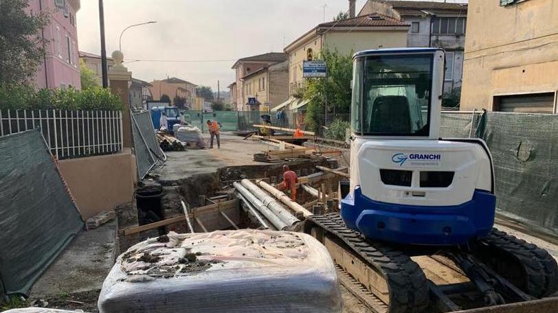 Lavori in via Volterrana, commercianti in crisi «La strada va riaperta»
