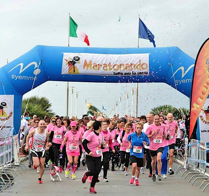 Forte si tinge ancora di rosa per la camminata dell’Airc